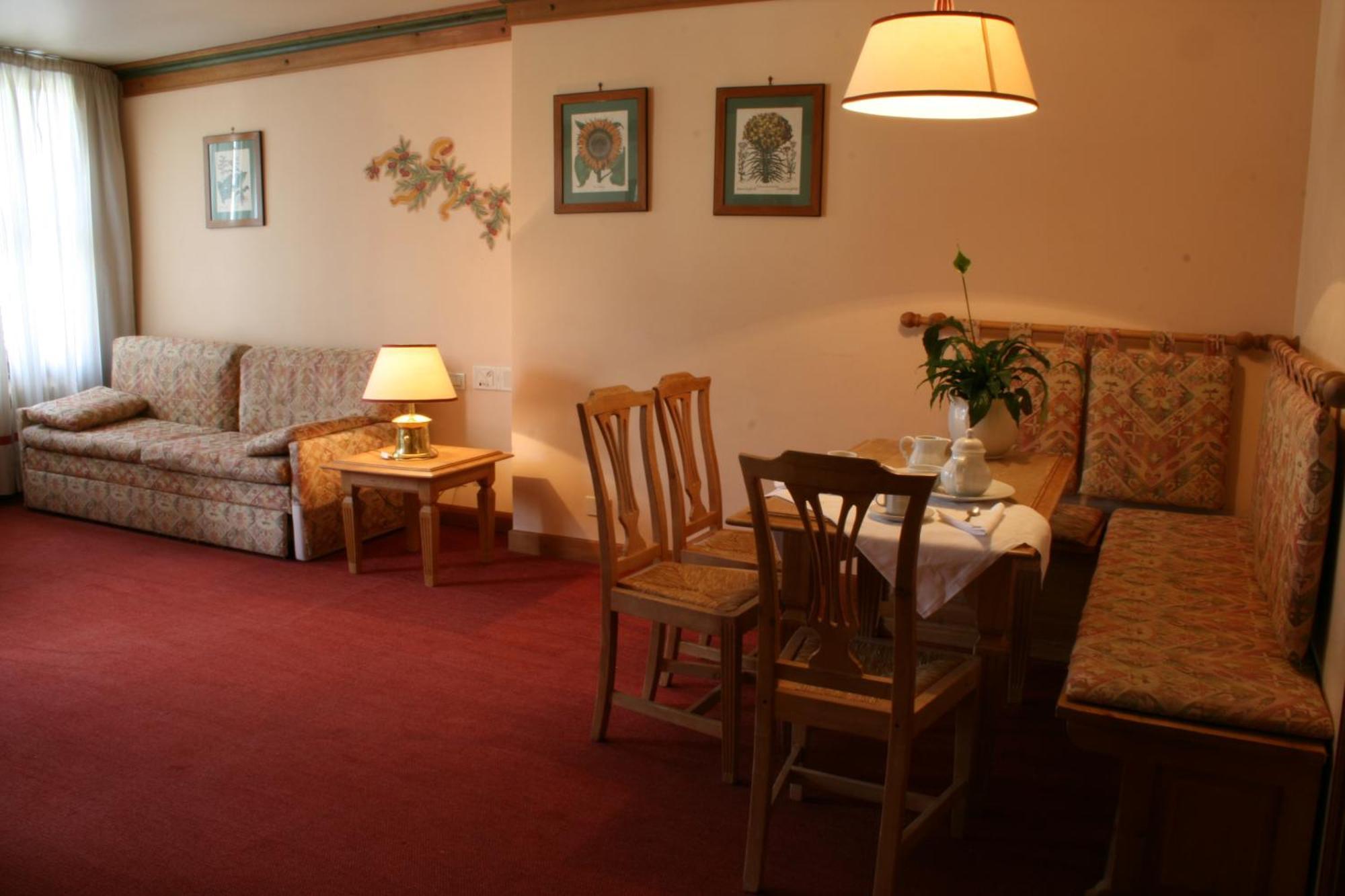 Hotel Rta Catturani 3*